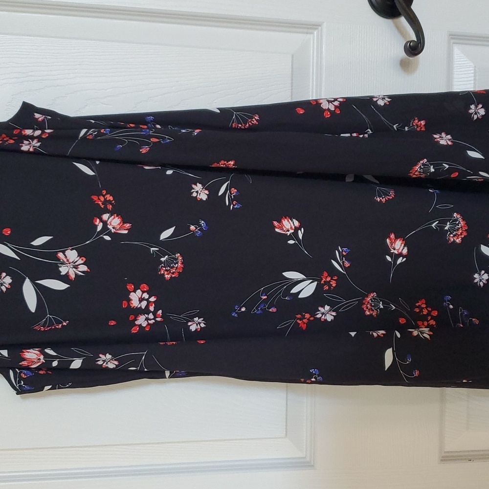 Black sleeveless Worthington A-line dress. Size 12. Floral print